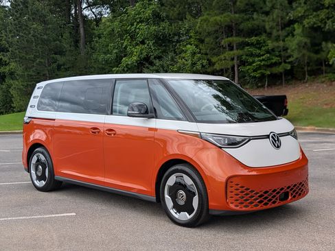 Used 2025 Volkswagen ID. Buzz Pro S Plus RWD image 11