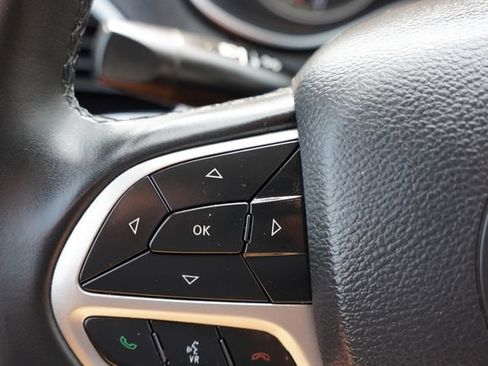 Used 2019 Jeep Cherokee High Altitude AWD/4WD image 35