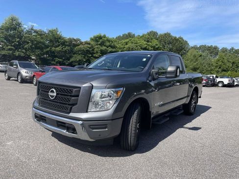 Used 2023 Nissan Titan SV w/ SV Convenience Package RWD image 7