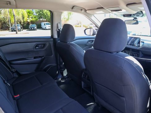 Used 2025 Nissan Rogue S AWD/4WD image 17