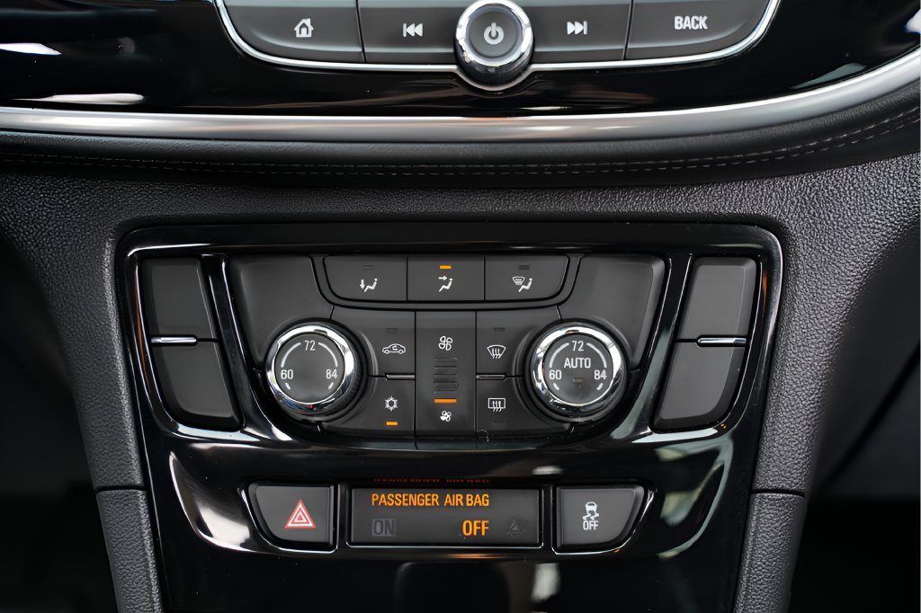 Used 2019 Buick Encore Sport Touring FWD image 17