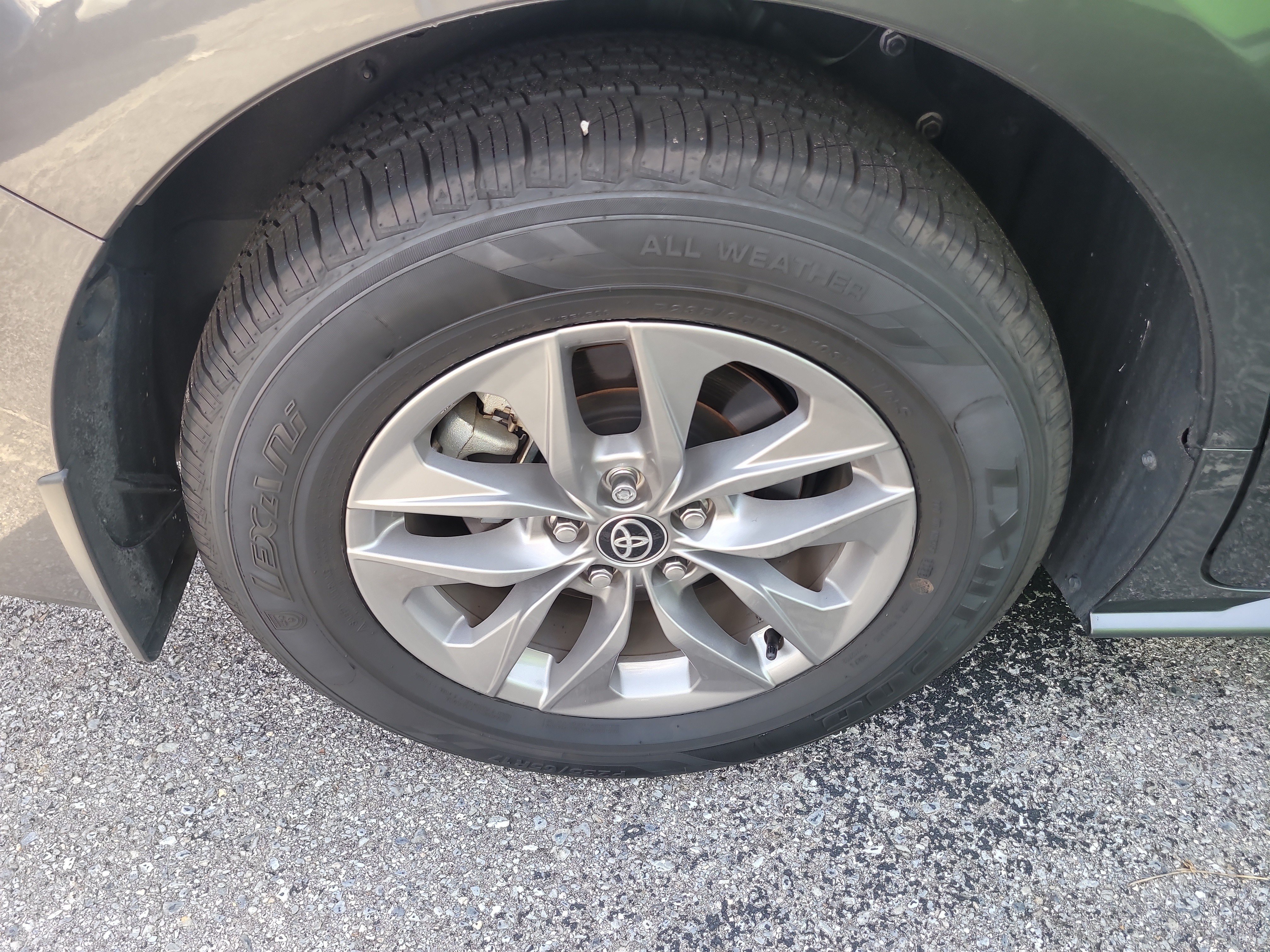 Used 2025 Toyota Sienna XLE FWD image 9