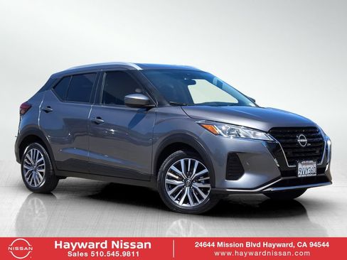 Used 2024 Nissan Kicks SV FWD image 1