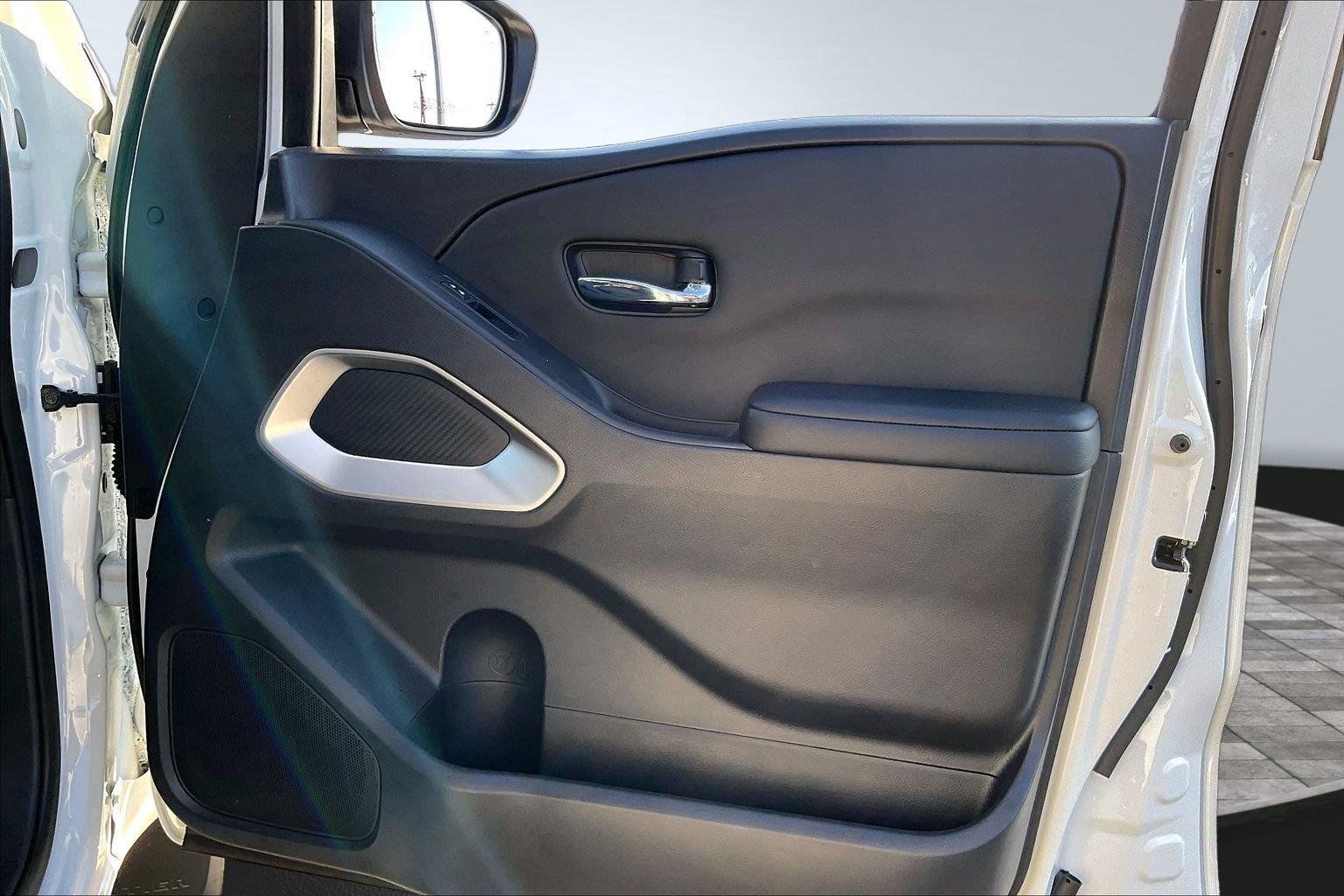 Certified 2025 Nissan Frontier SV RWD image 24