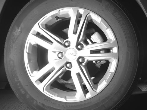 Used 2024 GMC Terrain SLE image 18