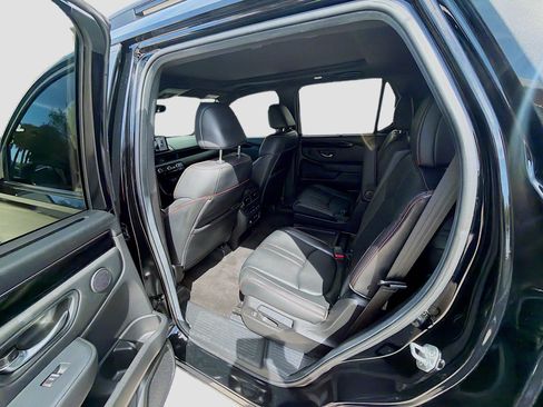 Used 2025 Honda Pilot TrailSport image 23