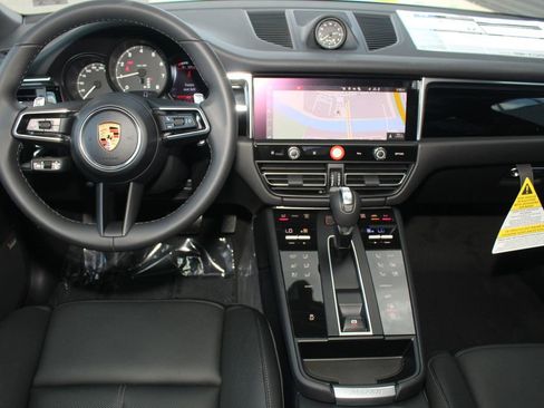 New 2026 Porsche Macan image 6