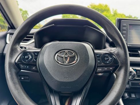Used 2020 Toyota RAV4 XLE image 10