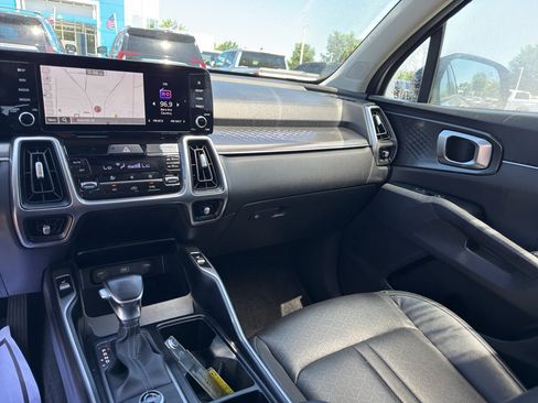 Used 2022 Kia Sorento S FWD image 26