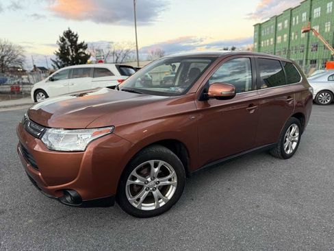 Used 2014 Mitsubishi Outlander GT image 3