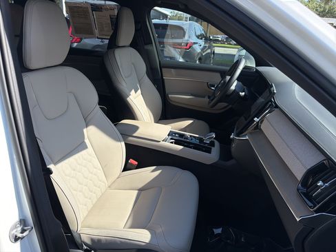 Used 2025 Volvo XC90 B5 Plus w/ Protection Package Premier AWD/4WD image 35