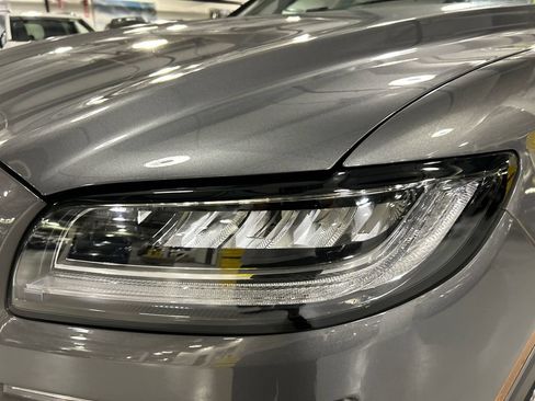 Used 2023 Lincoln Nautilus Reserve AWD/4WD image 7