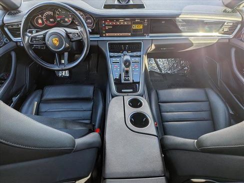 Used 2022 Porsche Panamera 4 image 20