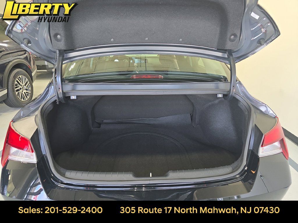 Certified 2022 Hyundai Elantra SEL w/ Convenience Package FWD image 22