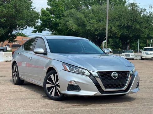 Used 2021 Nissan Altima 2.5 SV image 1