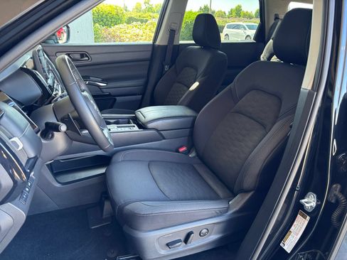 Used 2025 Nissan Pathfinder SV FWD image 39