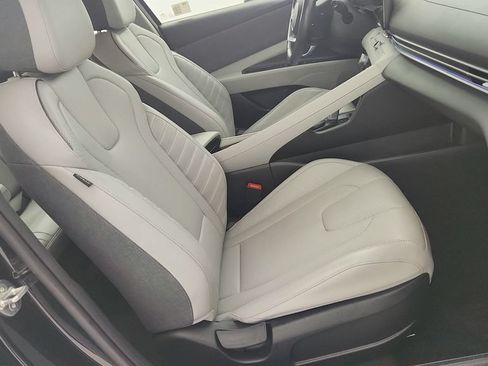 Used 2024 Hyundai Elantra Limited FWD image 31