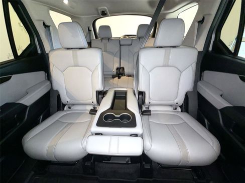 Used 2024 Honda Pilot Touring image 24