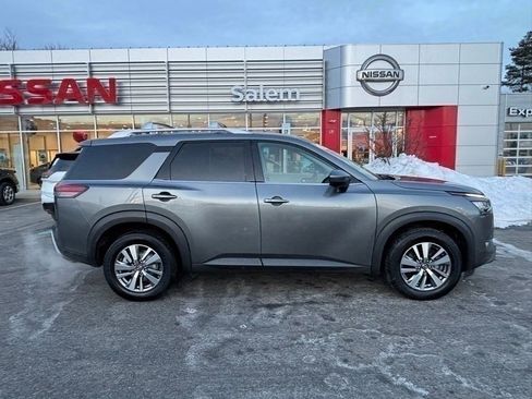 Used 2023 Nissan Pathfinder SL w/ Lighting Package (N92) image 2