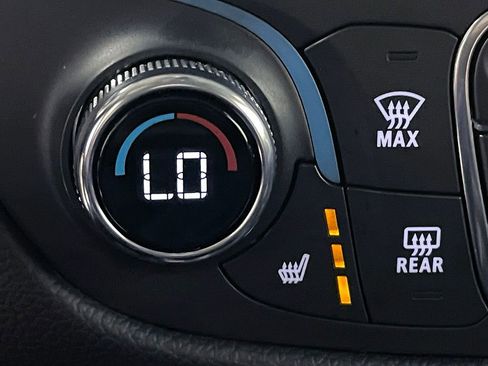 Used 2024 Chevrolet Equinox LT FWD image 31