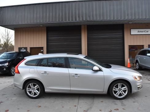 Used 2015 Volvo V60 T5 Premier image 14