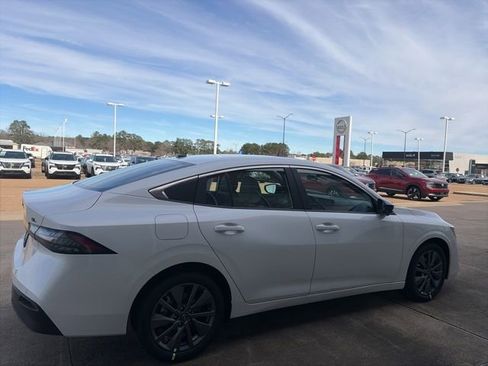 New 2026 Nissan Sentra SL image 4