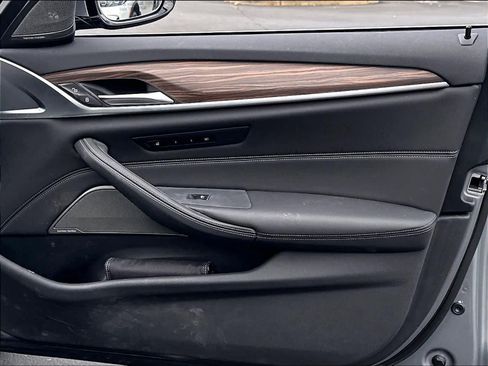 Used 2023 BMW 530e w/ Premium Package RWD image 28