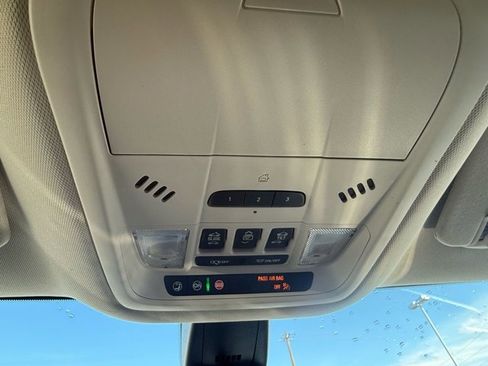 Used 2024 Buick Enclave Avenir w/ Avenir Technology Package image 32