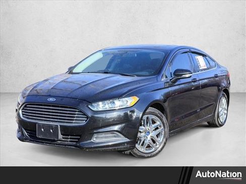Used 2015 Ford Fusion SE image 1