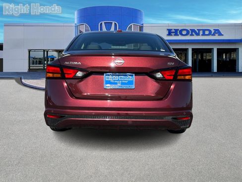 Used 2024 Nissan Altima 2.5 SV image 5