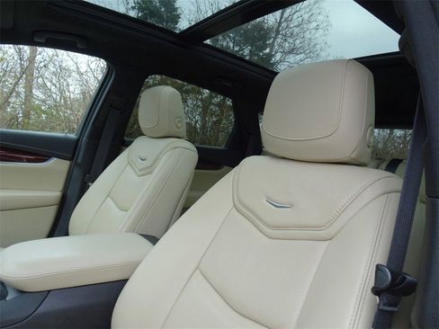 Used 2019 Cadillac XT5 Premium Luxury image 11