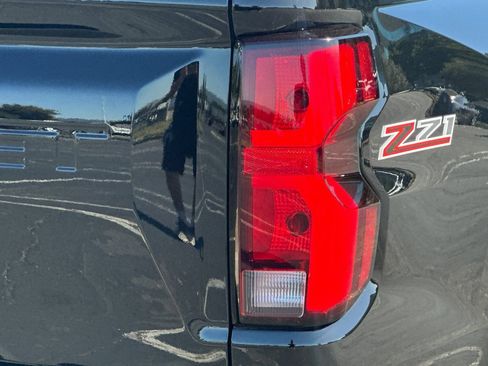 Used 2023 Chevrolet Colorado Z71 w/ Z71 Convenience Package 2 AWD/4WD image 47