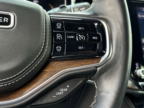 Used 2022 Jeep Grand Wagoneer Series II image 35