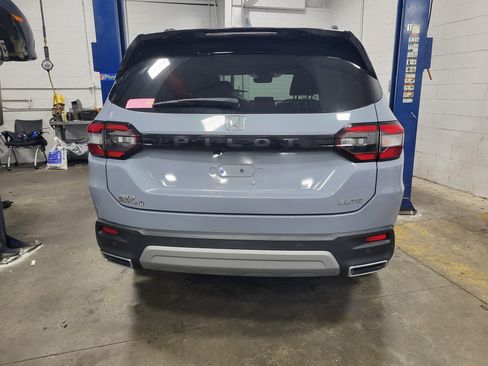Certified 2024 Honda Pilot Elite image 5