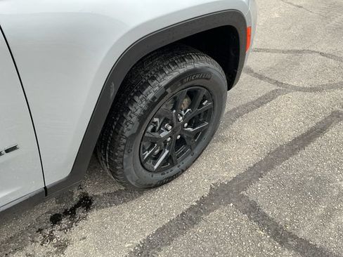 New 2026 Jeep Grand Cherokee L 4WD image 18