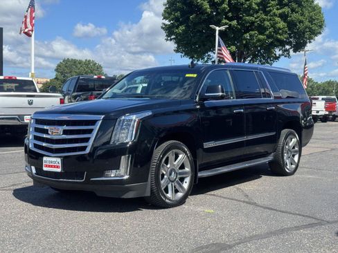Used 2020 Cadillac Escalade ESV Luxury AWD/4WD image 3