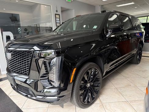 Used 2026 Cadillac Escalade ESV Platinum Sport w/ LPO, ONYX Package AWD/4WD image 3
