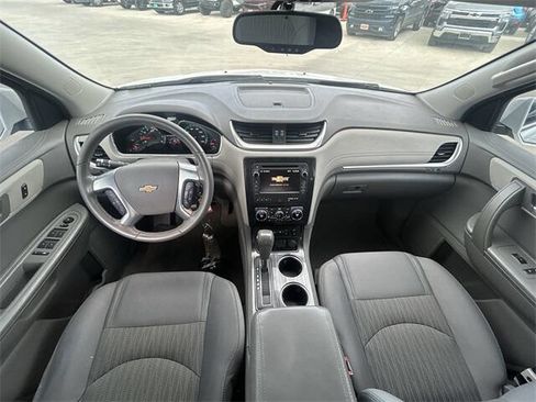 Used 2017 Chevrolet Traverse LT image 21