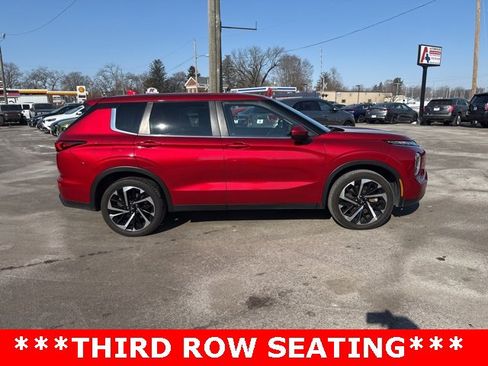 Used 2022 Mitsubishi Outlander ES image 2