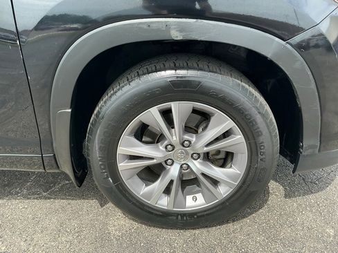 Used 2014 Toyota Highlander XLE AWD/4WD image 16