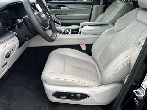 Certified 2025 Jeep Wagoneer 4WD image 14