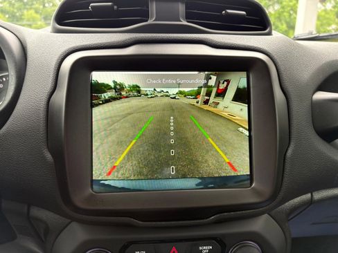 Used 2023 Jeep Renegade Latitude AWD/4WD image 23
