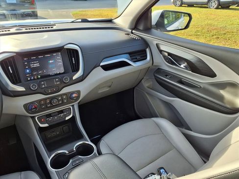 Used 2023 GMC Terrain SLT w/ Tech Package image 13