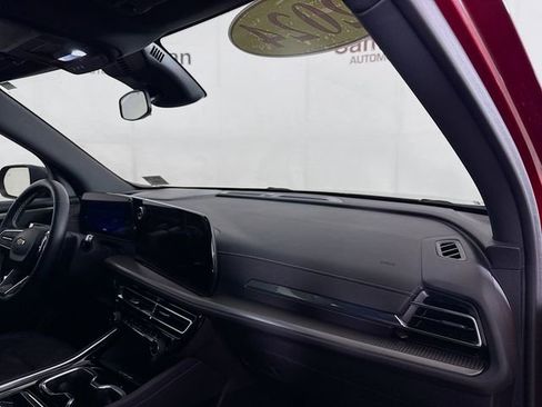 Used 2024 Chevrolet Traverse LT FWD image 33