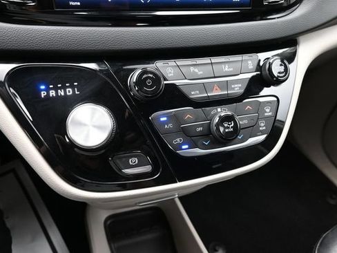 Used 2022 Chrysler Pacifica Touring-L FWD image 37