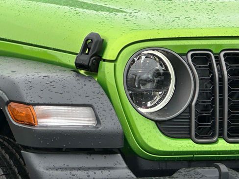 Used 2025 Jeep Wrangler Sport AWD/4WD image 8