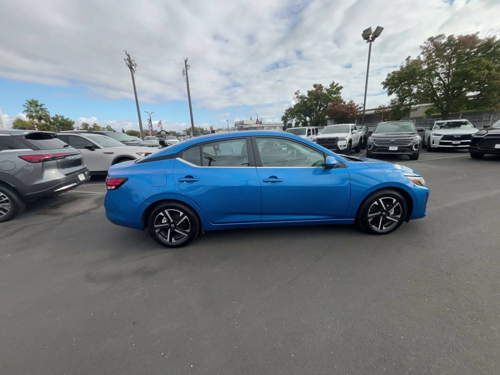 Used 2025 Nissan Sentra SV FWD image 15