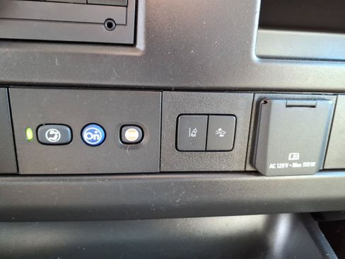 Used 2021 Chevrolet Express 3500 w/ Driver Convenience Package RWD image 17