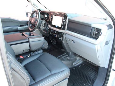 Used 2025 Ford F250 XLT w/ Black Appearance Package AWD/4WD image 19