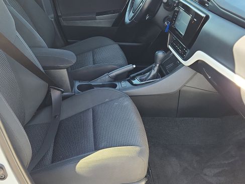 Used 2018 Toyota Corolla iM w/ Carpet Mat Package (TMS) FWD image 13